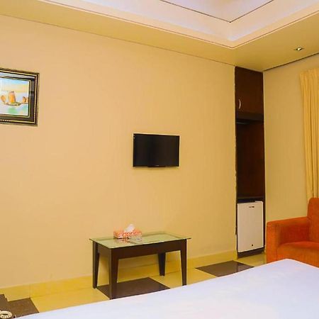 Hotel Royal Living Hotel & Suites 치타공 외부 사진