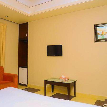 Hotel Royal Living Hotel & Suites 치타공 외부 사진